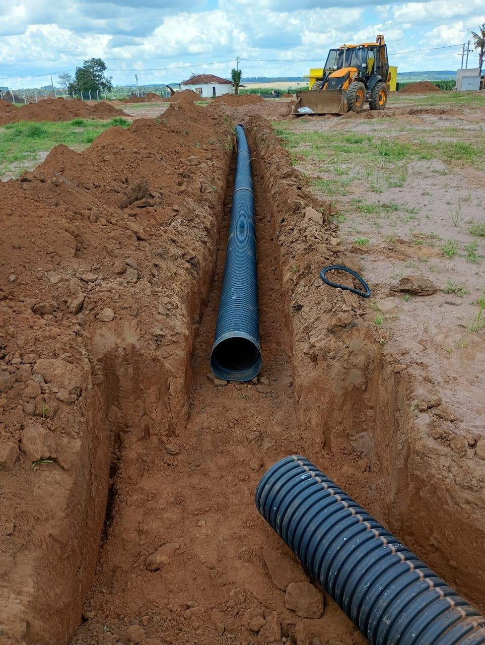 Passagem de cabos elétricos em execução na obra da usina UTB Franca